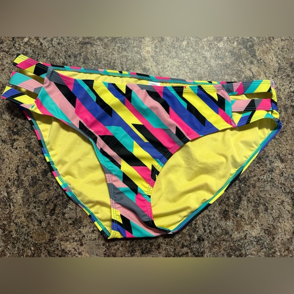 Colorful Geometric Bikini Bottom - Picture 1 of 4